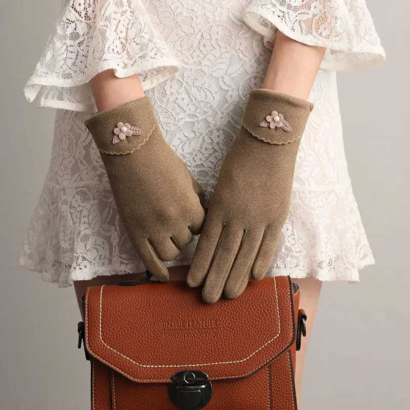 Fashionable and Elegant Womens Plush Gloves Cute Flowers Thickened and Cold Proof Touch Screen Gloves for Outdoor Activities L251110