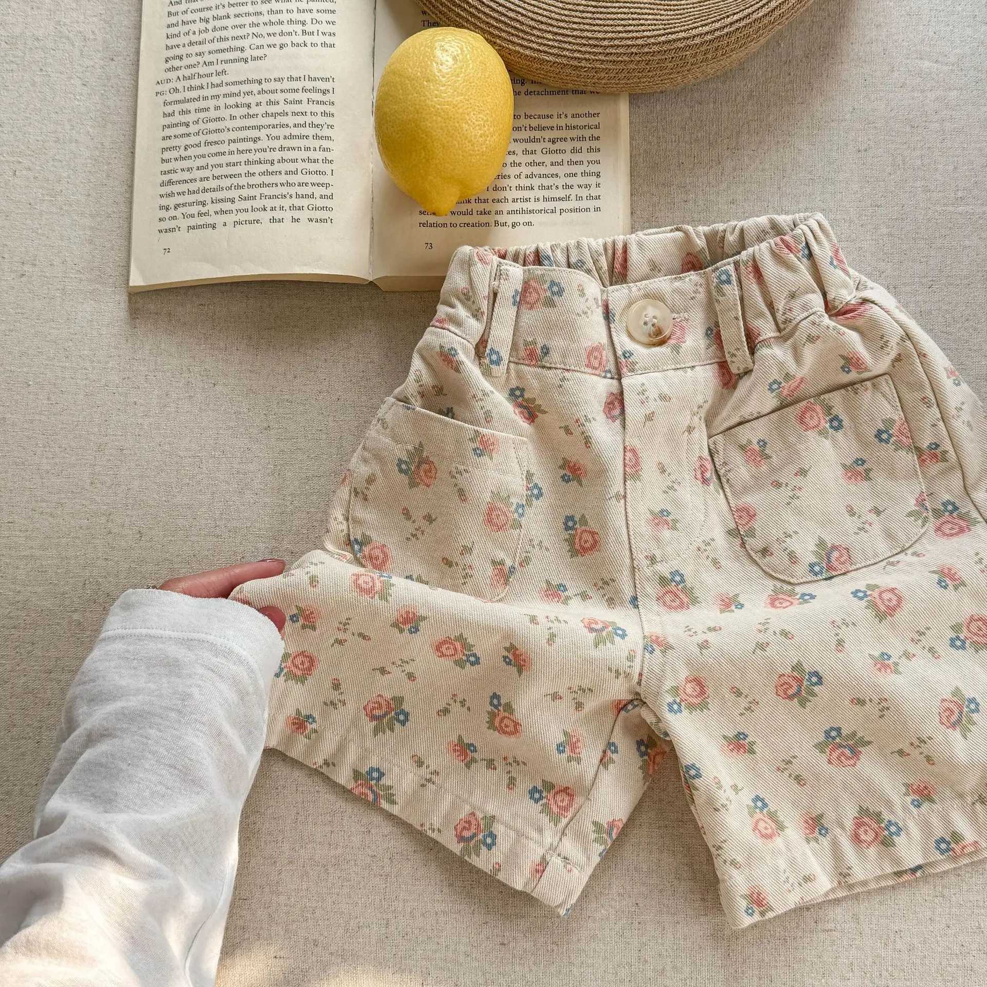 2015 Summer New Childrens Cotton Shorts Girls Flower Shorts Baby Casual Shorts Childrens Printed Pants Childrens Clothing Z250410
