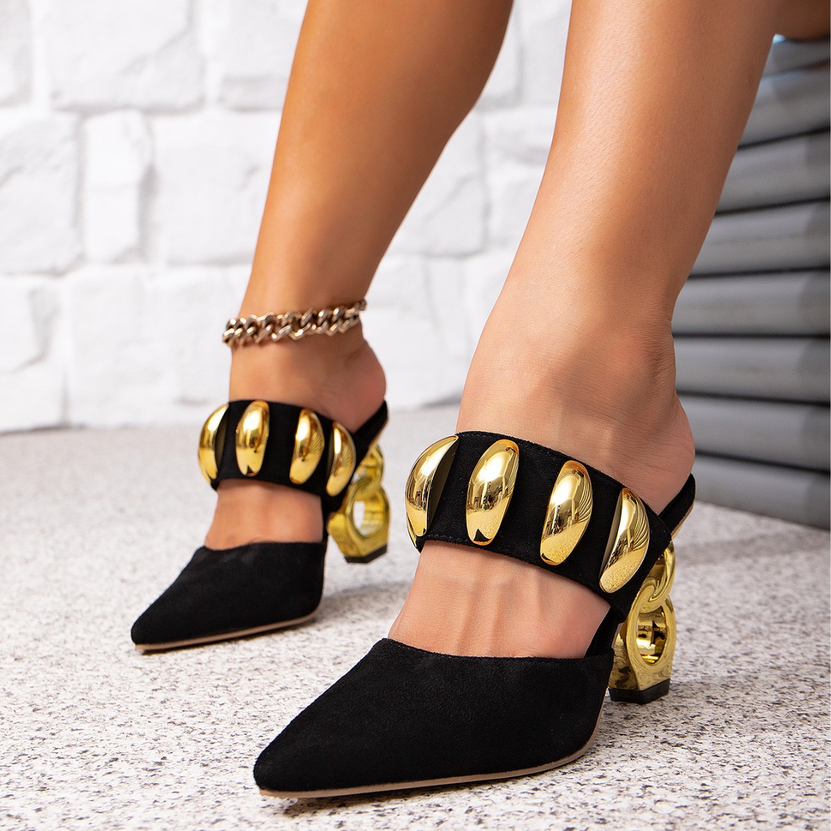 free Shipping Alien sandals High heeled slippers Golden buckle decoration Rear empty sandals Black high-heeled sandals Wearing women outside