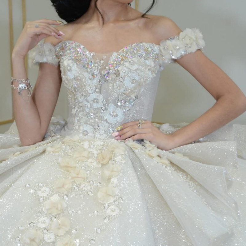 Ivory Shiny Quinceanera Dresses Off Shoulder Ball Gown Sweet 16 Dress Sequin Applique Flower Beads Tull Birthday Party Vestidos 15 De Anos