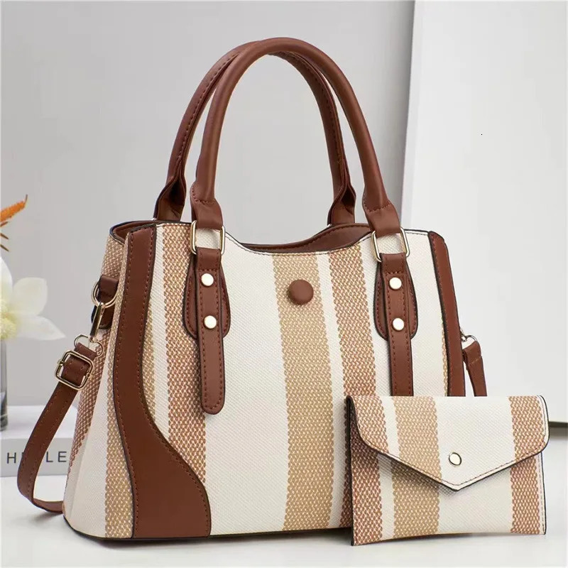 2025 New Large Capacity Handbag Classic Retro Shoulder Bag Large Capacity Crossbody Bag Women Urban Leisure Tote BagWallet R251110