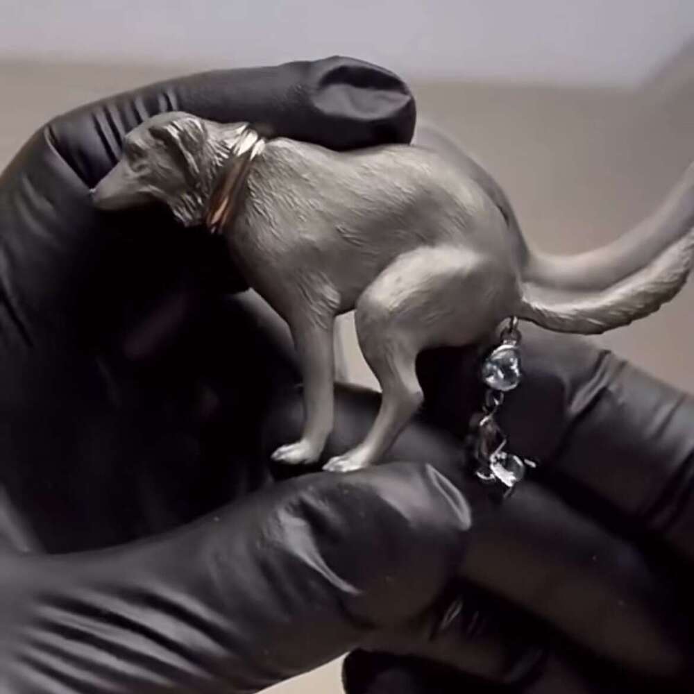 Cross-Border European and American Personality Spoof Design Dog Pooping Fun Metal Brooch Heart-Shaped Rhinestone Sweater Pin