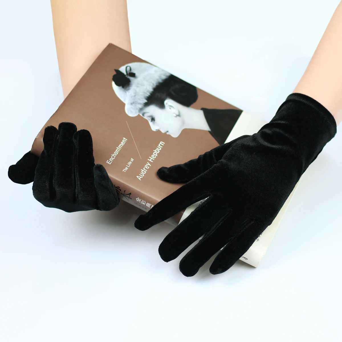 Simple Wedding Bridal Black Short Gloves Cozy Velvet Handschuh Wrist Finger Brides Bridesmaid Gloves L2511101