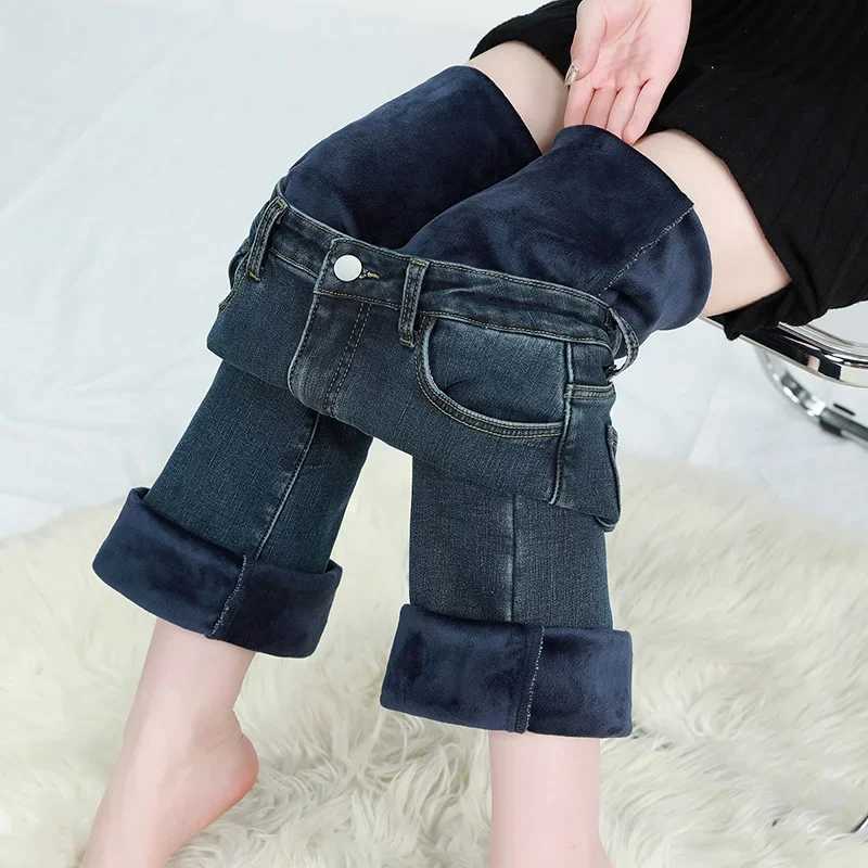Winter Female Thin Snow Warm Plush Jeans Lady Chic Fleece Flared Pants Girls Korean High Waist Straight Leg Denim Trousers C251110