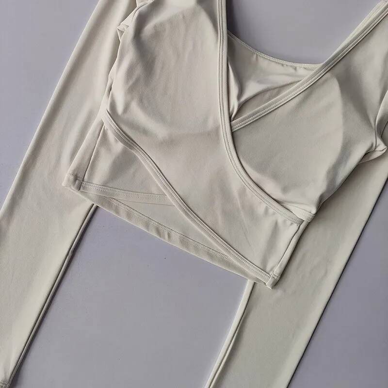 Women's Long Sleeve Yoga Cross Back Fitness Exercise Suit Fixed Chest Cushion Comfortable Sports Bra Top
