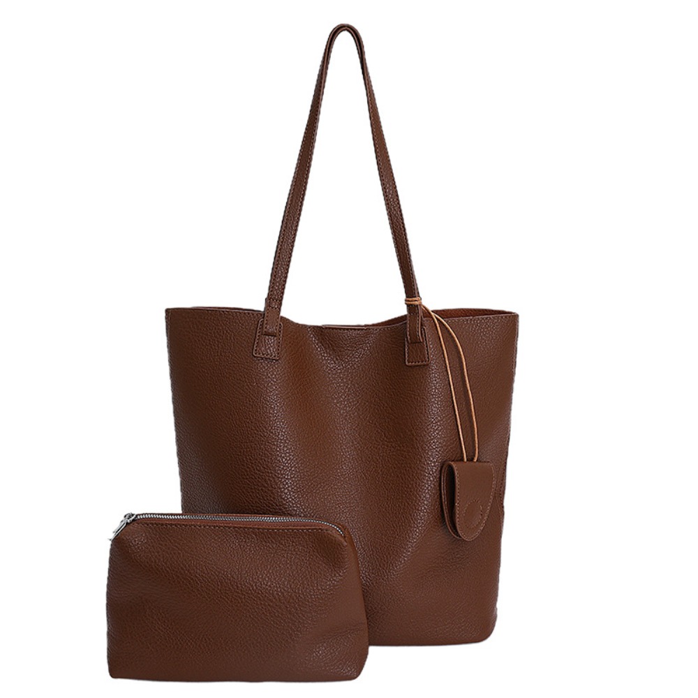 Versatile Autumn Retro Leather Shoulder Bag with Ample Storage Space