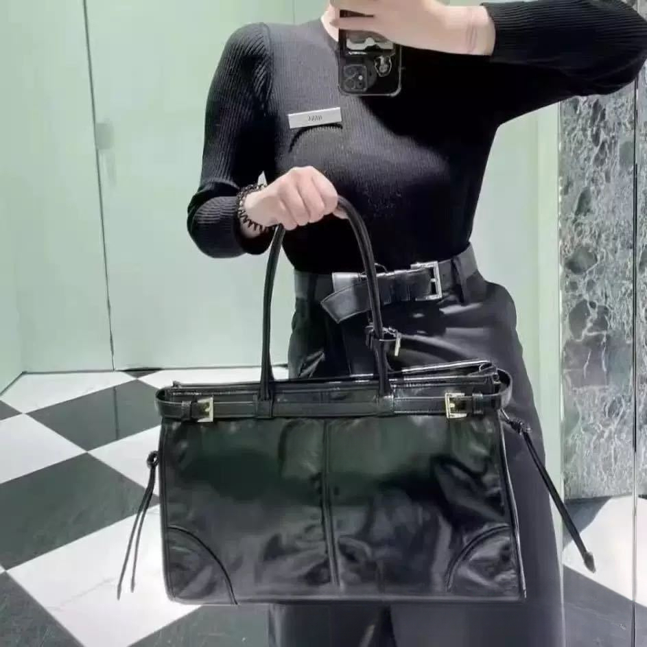 New Black Fashion Trendy Designer Bag Oil Wax Leather Exquisite Luxury Handbag Soft Leather Underarm Bag Spicy Girl Motorcycle Bag Women Shoulder Bag