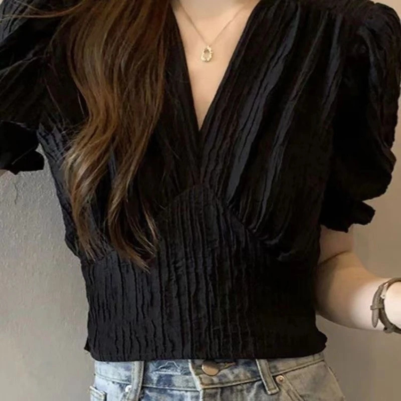 White V-neck short sleeved Korean top T-shirt summer solid pleated youth casual short shirt fashionable sweet womens clothing 250410