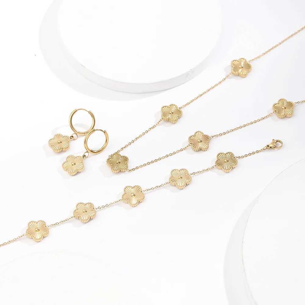 ALTERA Stainless Steel Hot Selling Gold Plated Clover Charm Bracelet Luxury Five Leaf Flower Bracelets Jewelry For Women GiftT251110