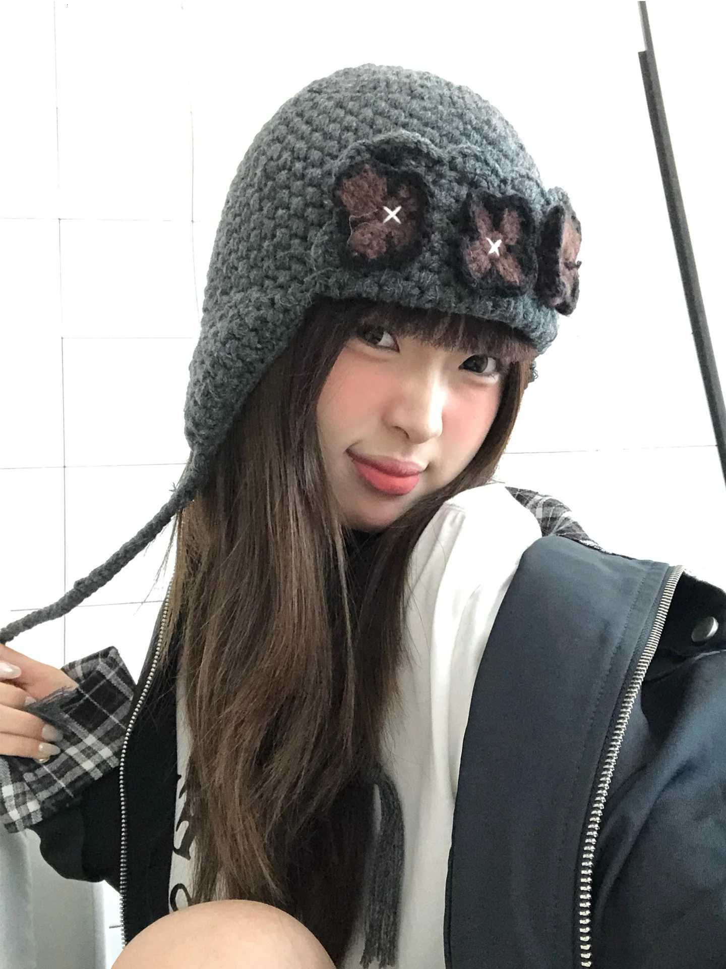 Korean Retro Knitted Floral Beanie Hat For Women To Keep Warm Ears On Autumn And Winter TravelXJ251110