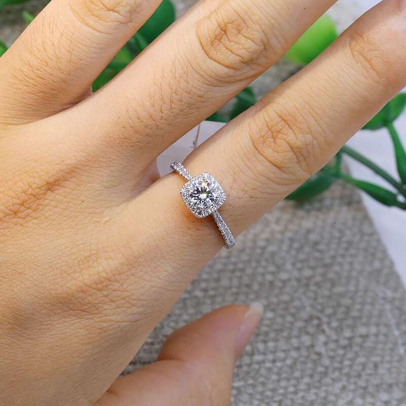Luxury Jewerly 0.5ct DEF Color VS-VVS Round Cut Pave Setting Engagement Ring Lab Grown Diamond Ring For Woman Party With IGI