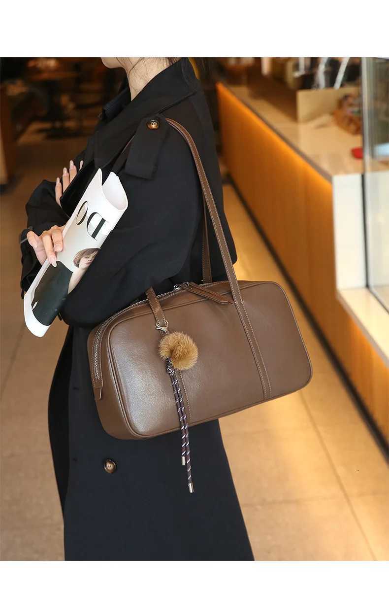 2025new Vintage geniune Leather Boston Pillow Bag high quality fashion Womans handbag Ladies work shoulder arm bag brown large K251110