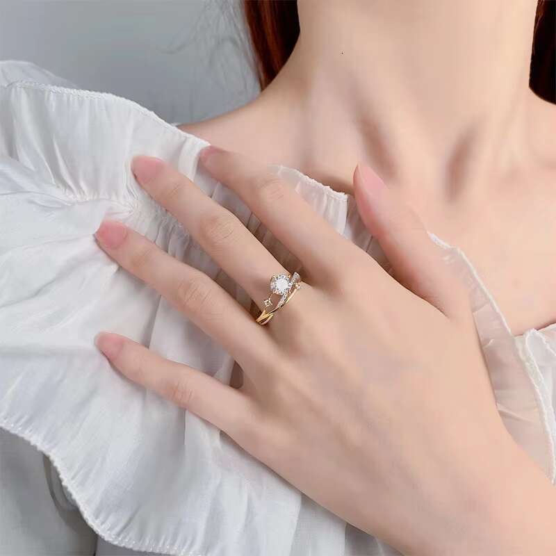 Dropshipping S925 Silver Plated 1 Karat Wedding Ring Factory in Stock Supply Silver Engagement Promise Ladies Moissanite Ring