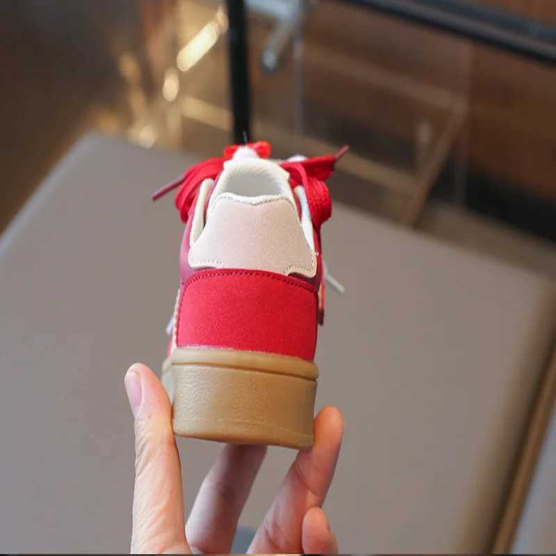 Childrens Sports Shoes 2025 Spring And Autumn New Girls Cartoon Retro Casual Shoes Fashionable And Stylish Red Board ShoesT251110