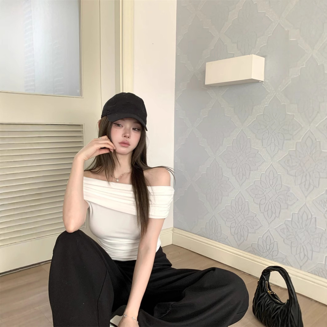2025S Designer Women S T Shirt One Sleeved T Shirt For Women In The Summer Of Sexy Spicy New Slim Fit And Waist Cinching Short Style Off Shoulder Stud