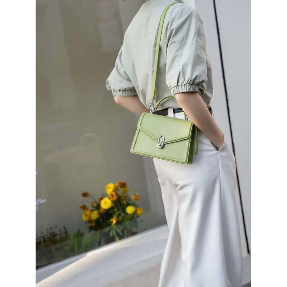 2024 Design Natural Cowhide Women Saddle Shoulder Handbag Smooth Pattern Genuine Leather Female Top Handle Flap Bag Purse