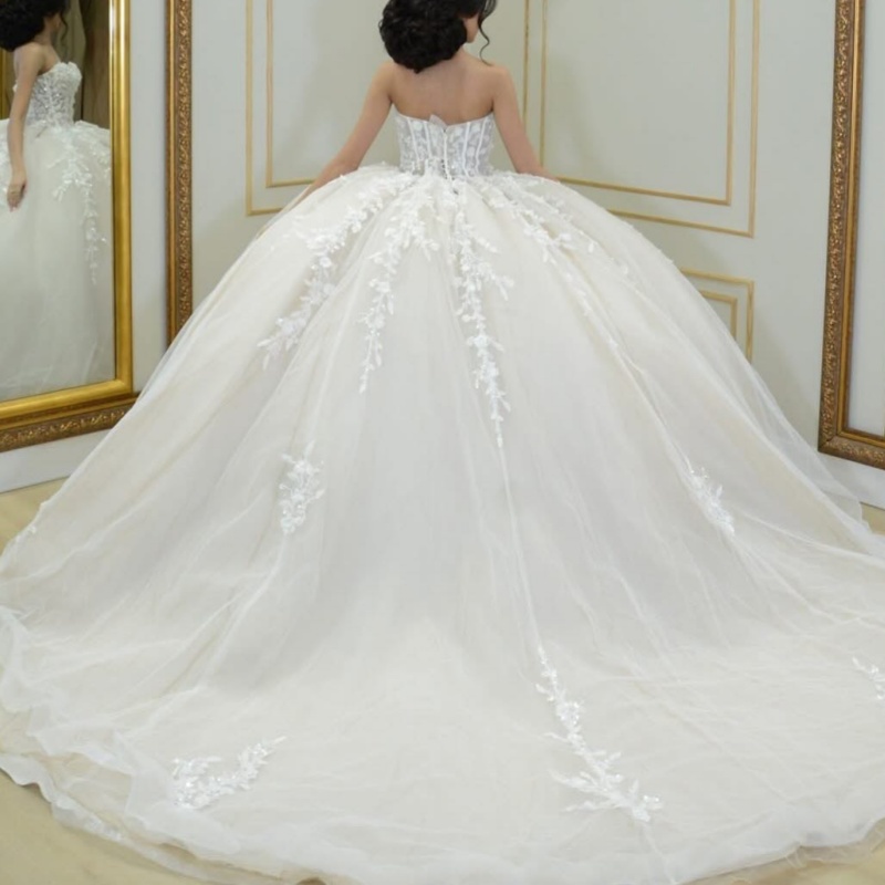 Light khaki Shiny Princess Quinceanera Dresses Off Shoulder Beads Applique Tull Sweet 16 Dress Ball Gown Vestidos 15 Anos