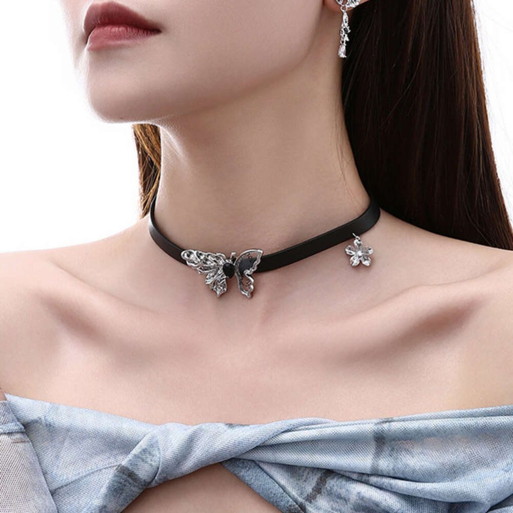 Calligraphy Butterfly for Women, New Chinese Style, Elegant and High-end Feel, Black Leather Choker, Punk Trendy Wholesale Necklace