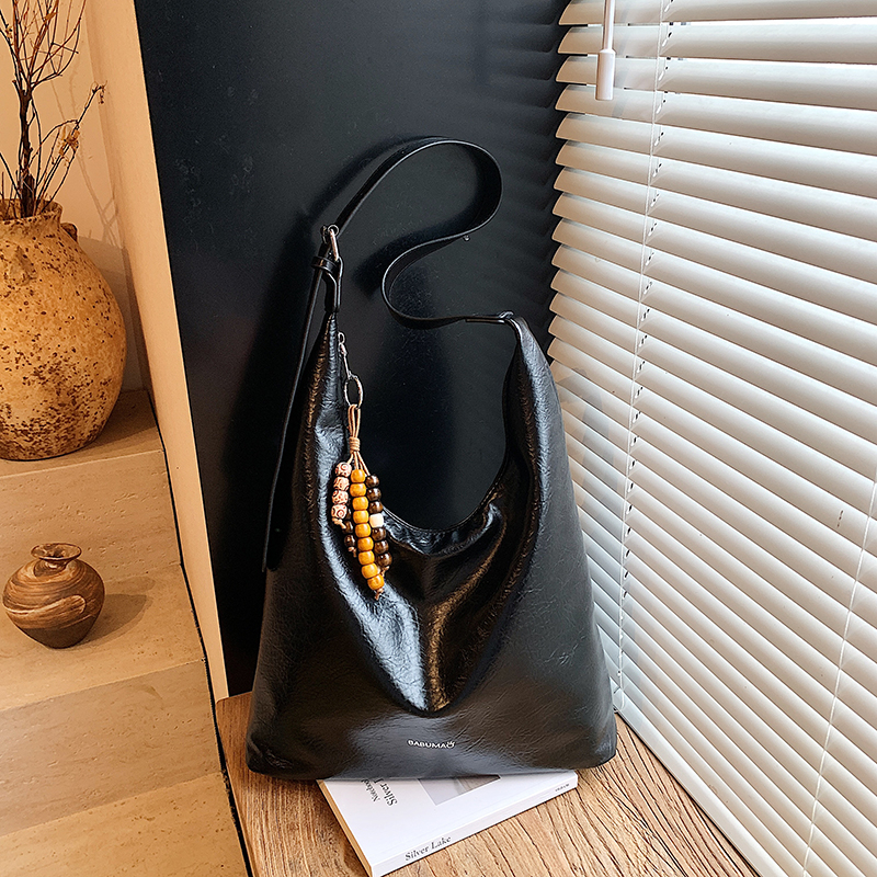 2025 Winter Women's Retro High end Wide Shoulder Bag, Casual Versatile Crossbody Bag, High end Commuting Leisure Bag, Shopping Bag, Versatile Wom