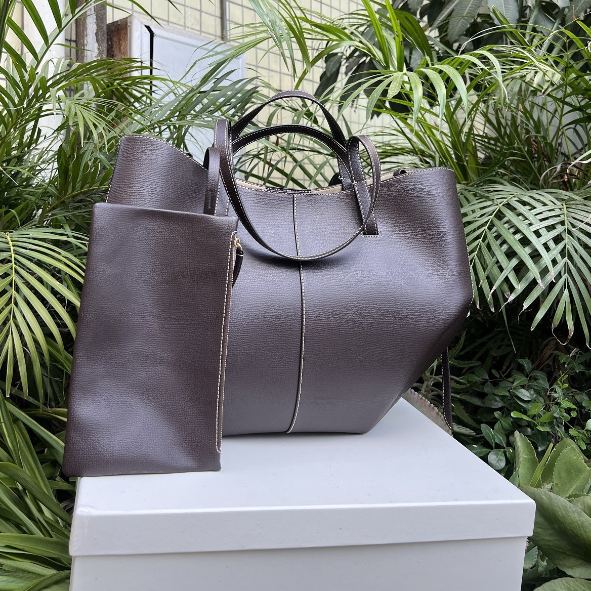 Magnetic buckle new leather texture winter new handbag solid color retro fashion women's large capacity light luxury