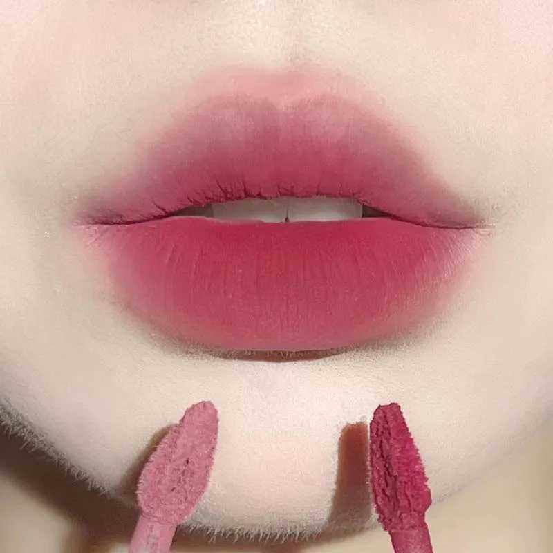 Cute Bear Lip Glaze Strawberry Red Matte Liquid Lipstick Nude Color Low Saturation Pink Lip Tint Cute Girl Makeup Lip Gloss 1pcsT251110