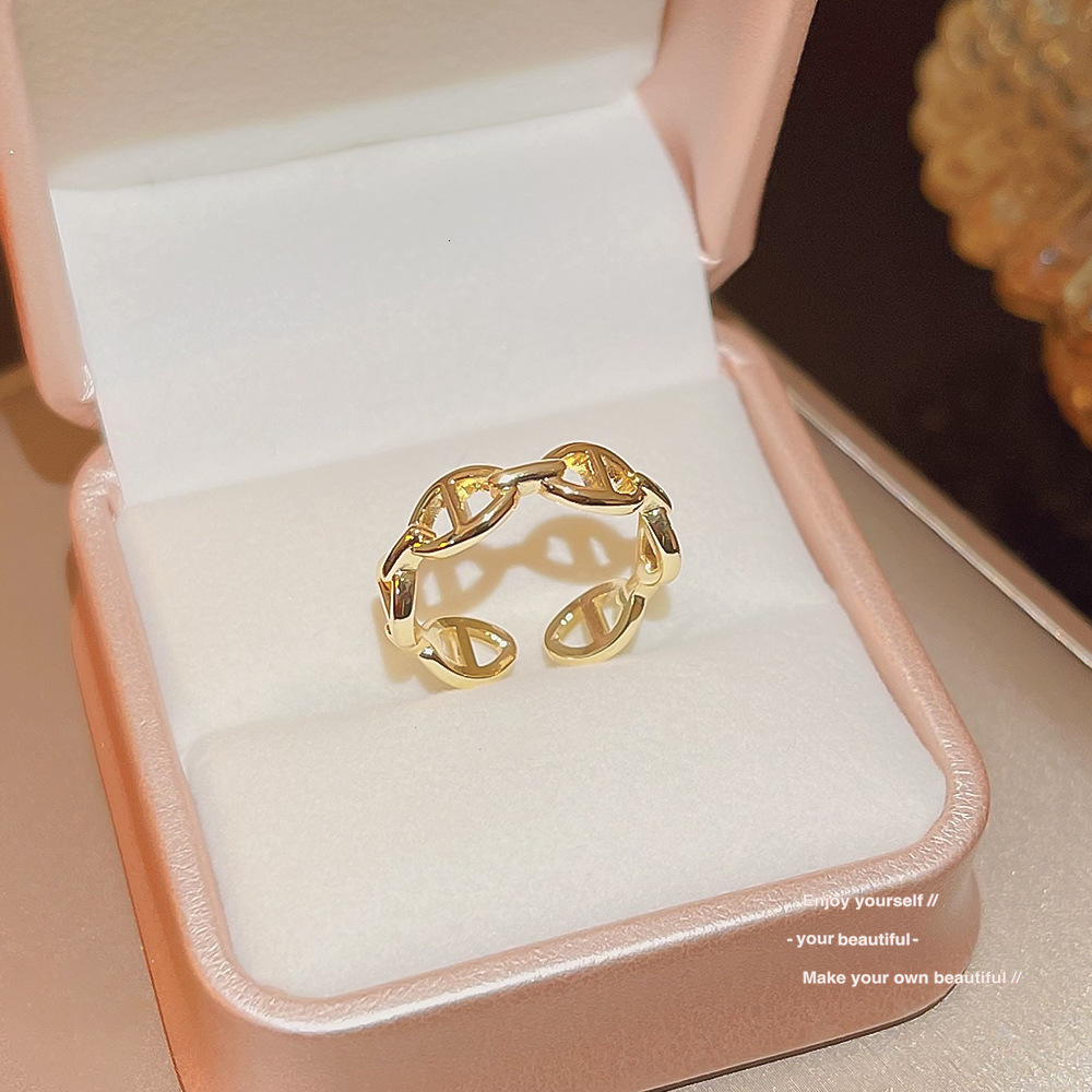 Elegant Hot-selling Copper Inlaid Zircon Fashion Ring Ring Light Luxury High-end Niche Design Adjustable Designer Ring Open Couple Rings For Women