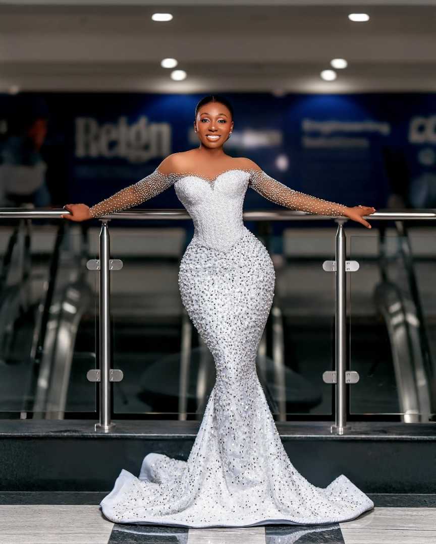 Sexy Mermaid Wedding Dress Pearls Sequins Off Shoulder Long Sleeve Bride Gowns Charming Floor Length Bridal Dresses Customized