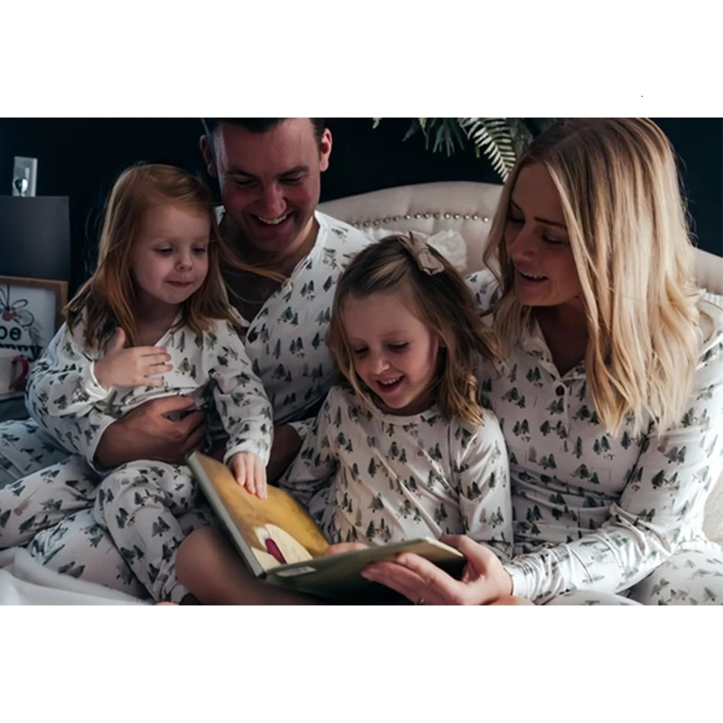 Fashion Xmas Tree Print Christmas Pajamas Mom Dad Childrens Baby Family Matching Outfits Loungewear Sibling Couple Look Pijama 251104