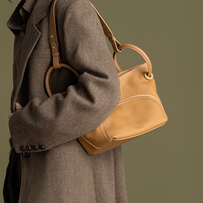 Designer autumn/winter commuting handbag fashion new shoulder bag soft leather bucket bag versatile women's crossbody bag