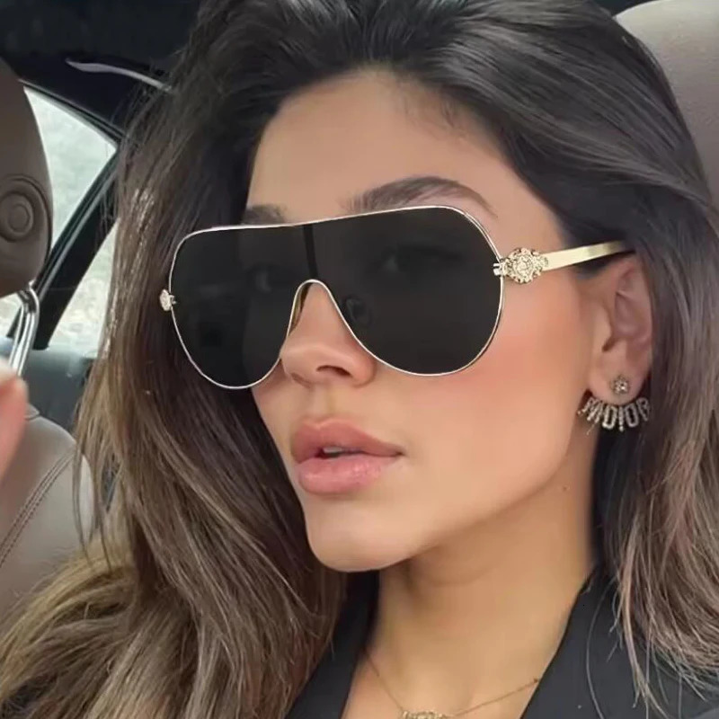 Fashion Oversized One Piece Shield Sunglasses Women Summer Vintage Windproof Sun Glasses Female Eyewear Oculos 251107