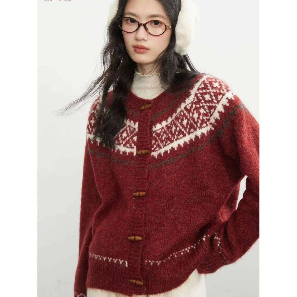 Retro Red Christmas Jacquard Sweater For Women 2025 Autumn/Winter New Collection With Horn Button Design Round Neck Cardigan Designer Sweater Women