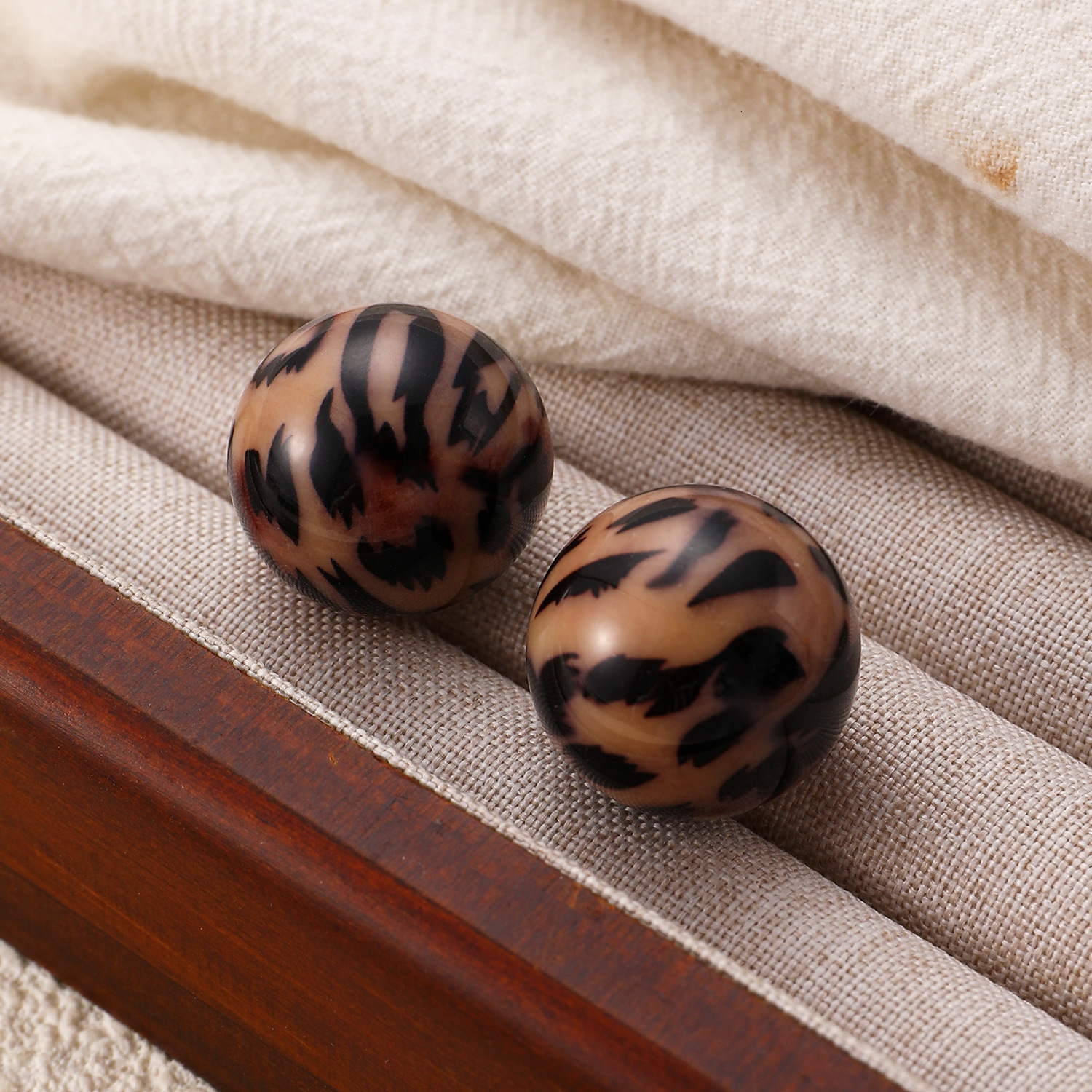 Acrylic Leopard Print Versatile High-End Coffee Color Autumn Winter Melad Style Stud Earrings for Women