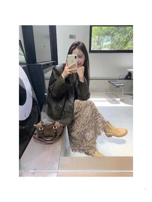 Korean Style Retro Suede Shoulder Bag Vintage Pillow Boston Design with Crossbody Strap Womens Fashion Handbag for Winter K251110