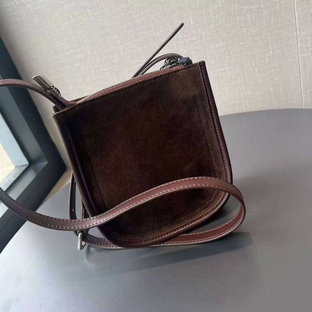 New Mini Fahsion Bucket Shoulder Leather Deer Skin Phone Lightweight Travel Shopping Slant Bag Vintage Girl Bag St251110