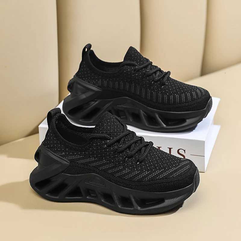 Kids Sneakers Brand Childrens Fashion Sports Shoes Boys Running Outdoor Parent Child Shoes Man Woman Lightweight Casual Shoes W251110