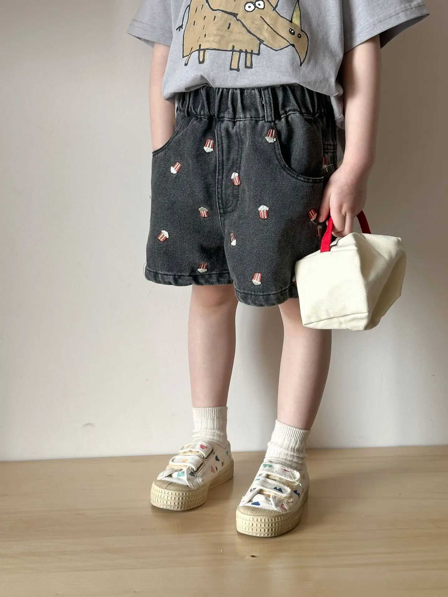 Summer 2025 Childrens Denim Shorts Popcorn Embroidered Shorts Casual Knee Length Jeans Shorts Childrens Boys and Girls Z250410