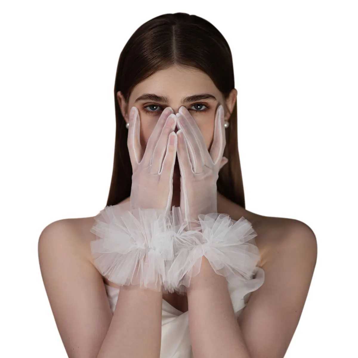 WG094 Elegant Wedding Bridal Gloves Soft Tulle Ruffled Edge Women Brides Bridesmaid Short White Gloves for Pageant Perform L251110