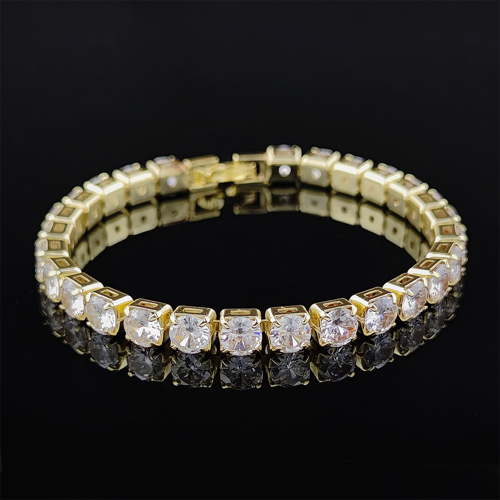 Women's Full Diamond-Accented Cuban Link Bracelet - Shiny Zircon Details