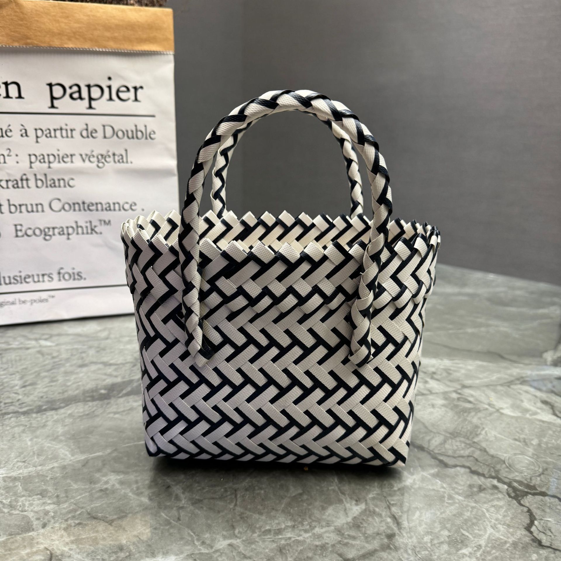 New Women's Designer Bag Handbag Woven Basket Souvenir Basket Beach Bag Women's Bag Outdoor Leisure Bag Multi Functional Bag