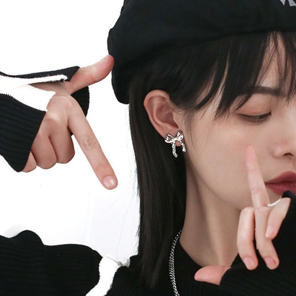 Butterfly Knot for Women, Ins Niche Design, European American Style, Exaggerated Earrings, Unique Fashion, Simple and Versatile Stud Earrings