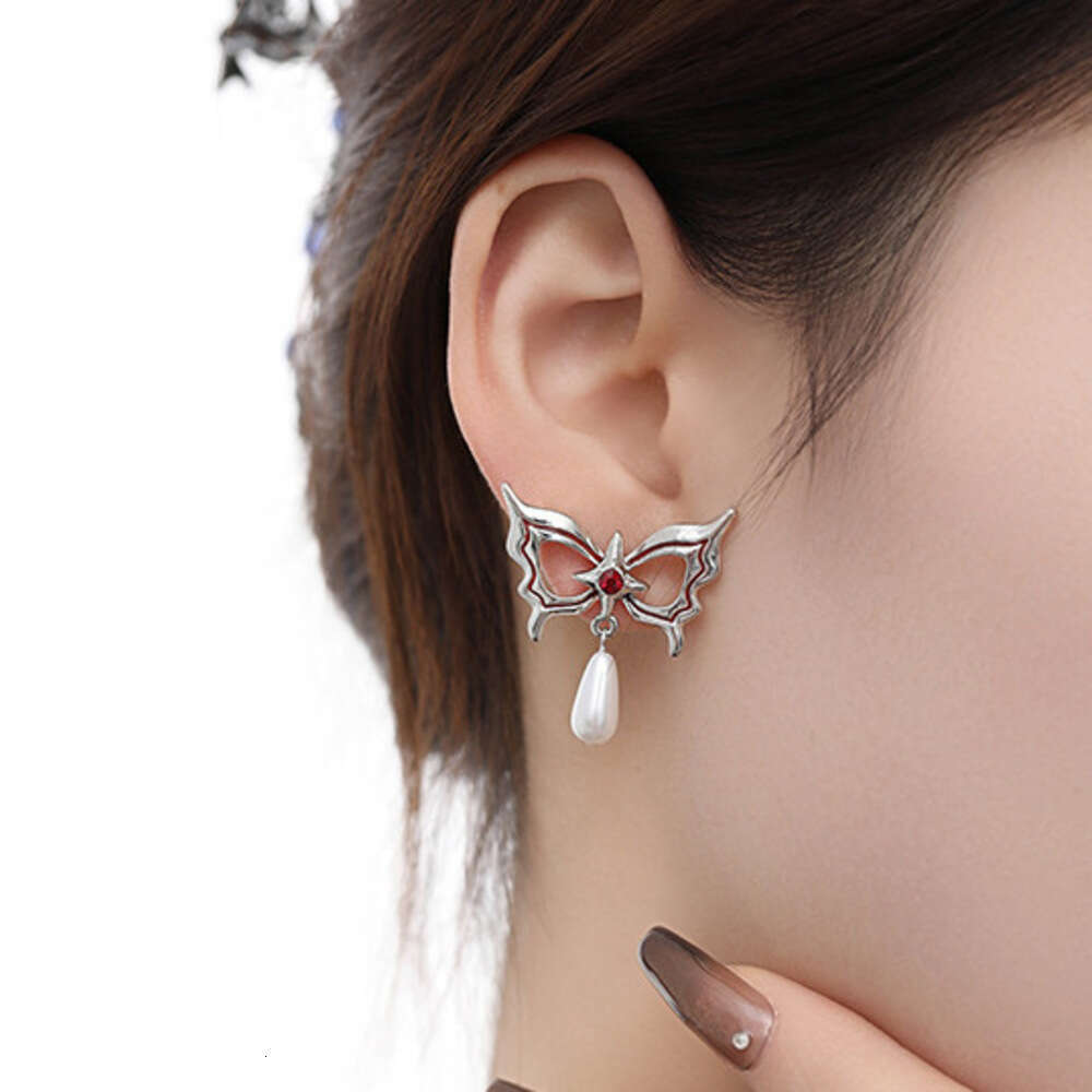 INS Light Luxury Fashion Niche High-End Butterfly Mask Pearl Women Simple 925 Silver Needle Earrings Ear Studs