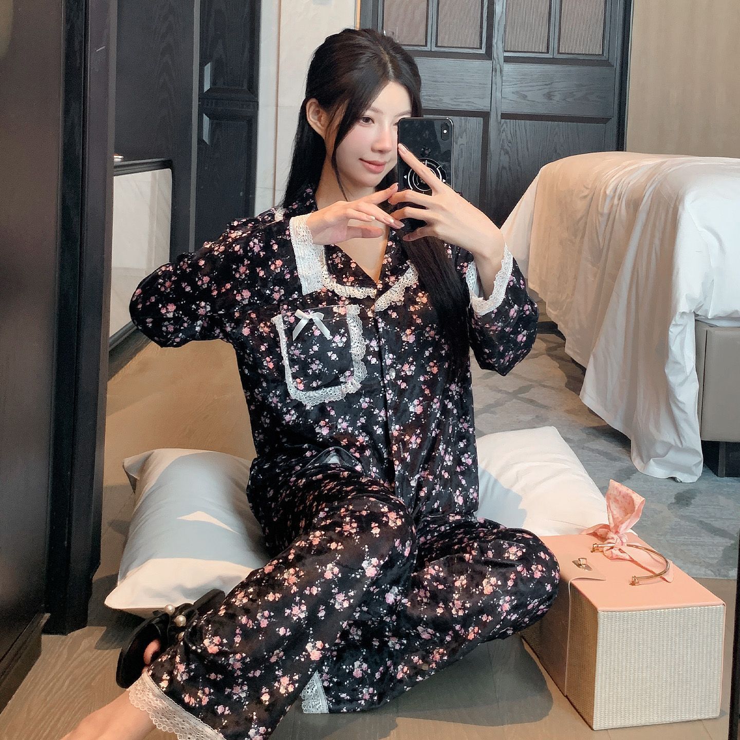 Golden Velvet Pajama Women's Spring and Autumn Designer with Chest Mat New Winter Sexy Internet Red Style Women's Pants Home Clothes Set