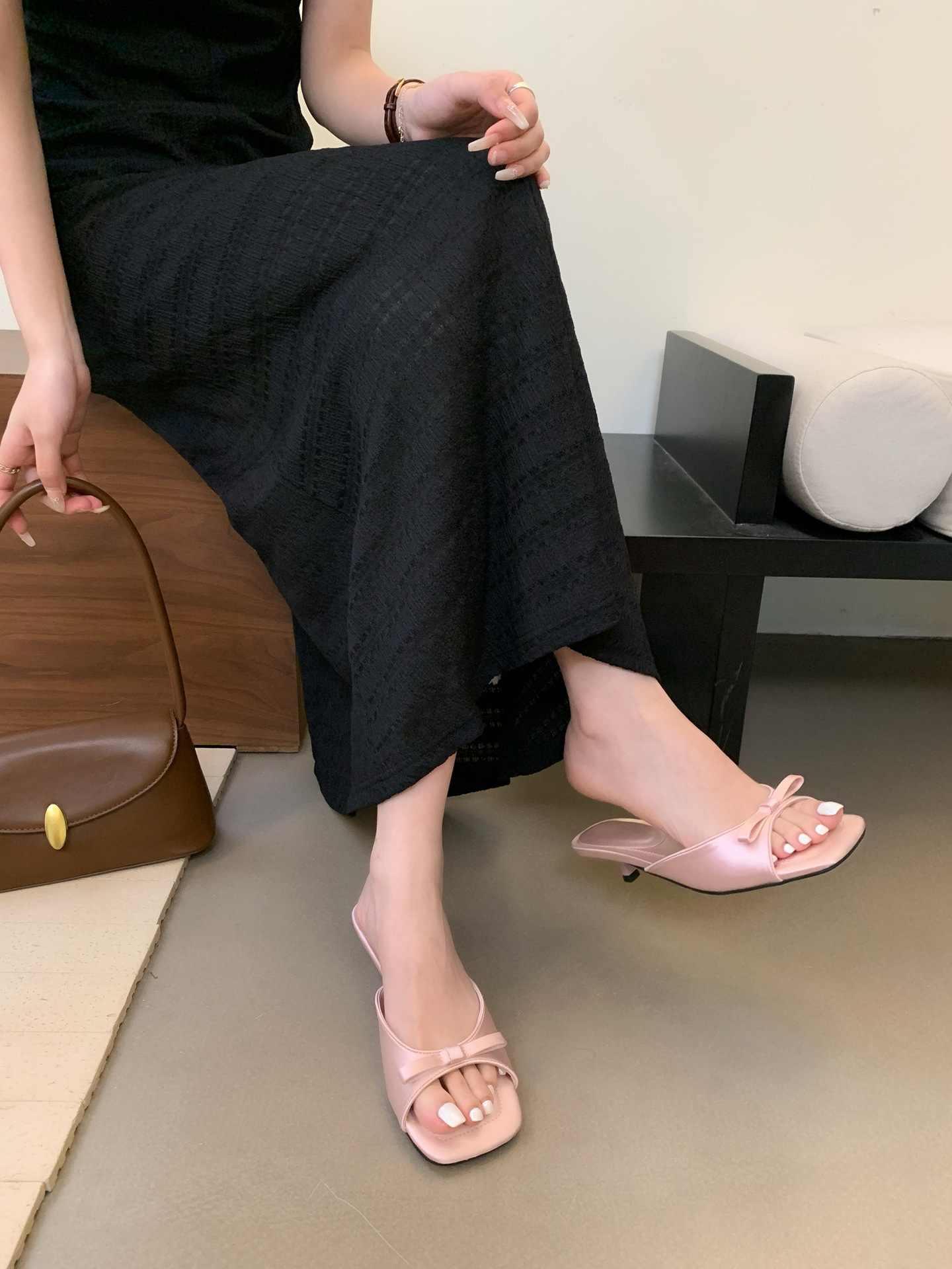new Free delivery high heels Fashionable commuting solid color bow square toe open toe slim heel high heels