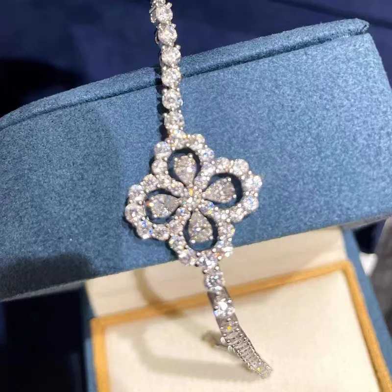 Foydjew 2023 New Trend Four-leaf Clover Design White/Blue Zircon Austria Crystal Bracelets Chain For Women Daily AccessoriesT251110