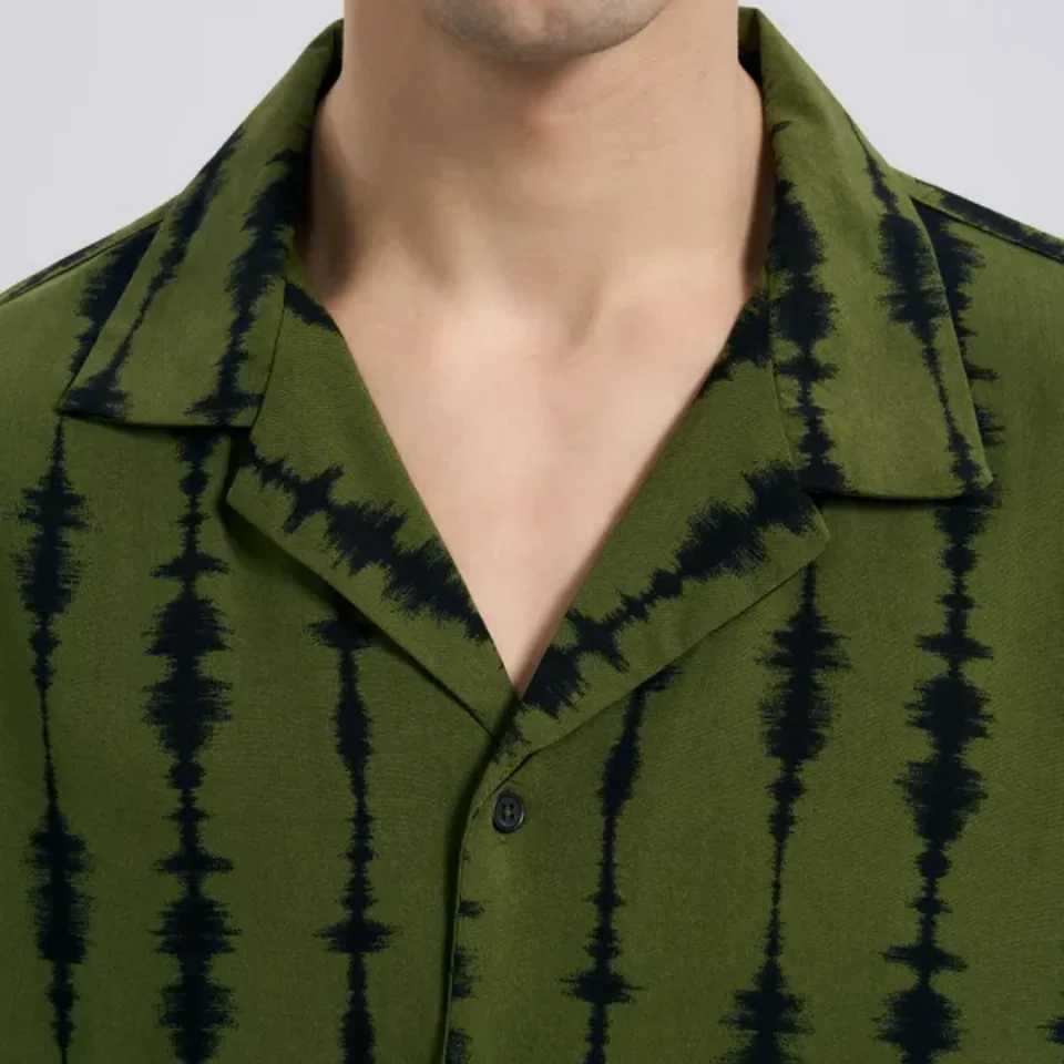Mens Hawaiian Shirt Army Green Short-sleeved Casual Shirt Top Men Harajuku Fashion Y2K Clothing X250410