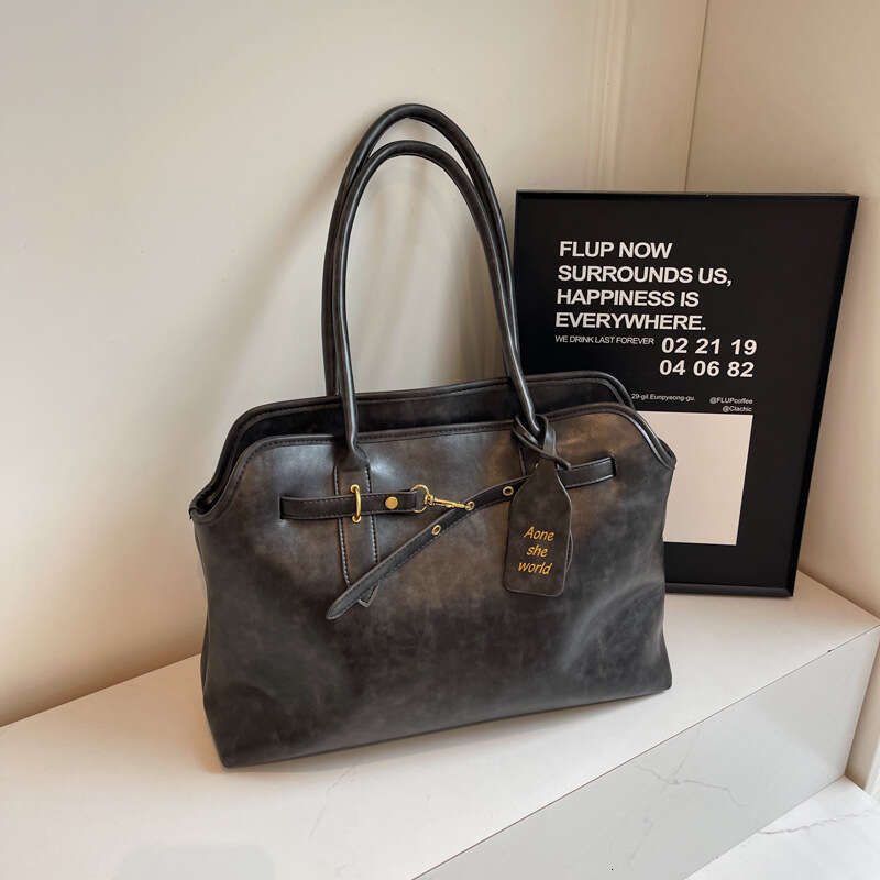 2025 New Simple Vintage Handheld Commuter for Women High-end Large Capacity Shoulder Bag