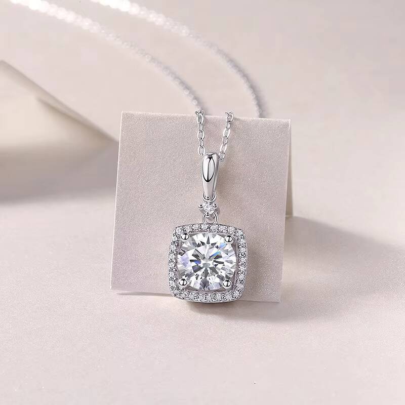 Exquisite S925 Sterling Silver Simple Pendant Round Brilliant Necklace Moissanite Engagement Gift Pendant Necklace