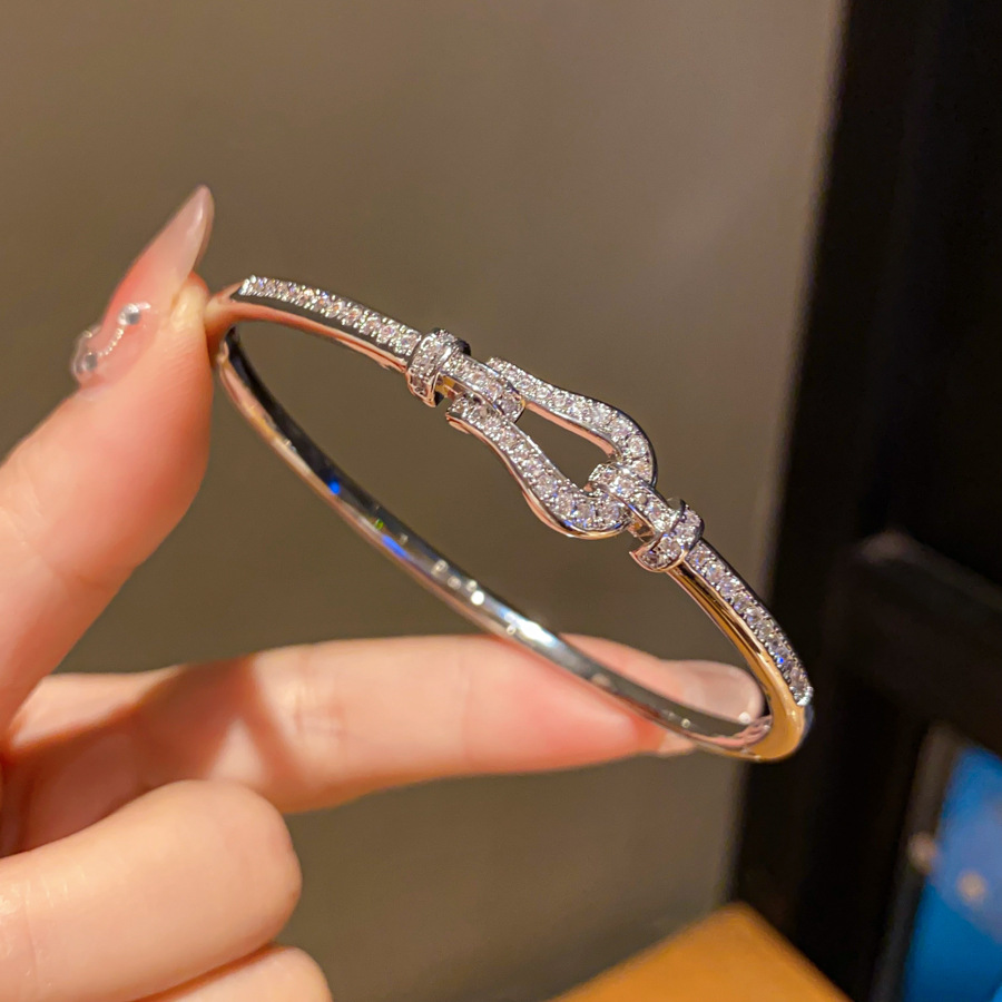 Elegant Light Luxury Equestrian-Inspired Jewelry - 18K Gold-Zircon Horse Shoe Charm