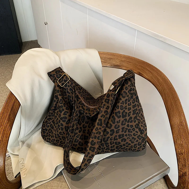 Trendy Casual Soft Textile Womens Shoulder Bag Large Capacity Leopard Print Female Retro Crossbody For Commute Outings 251110