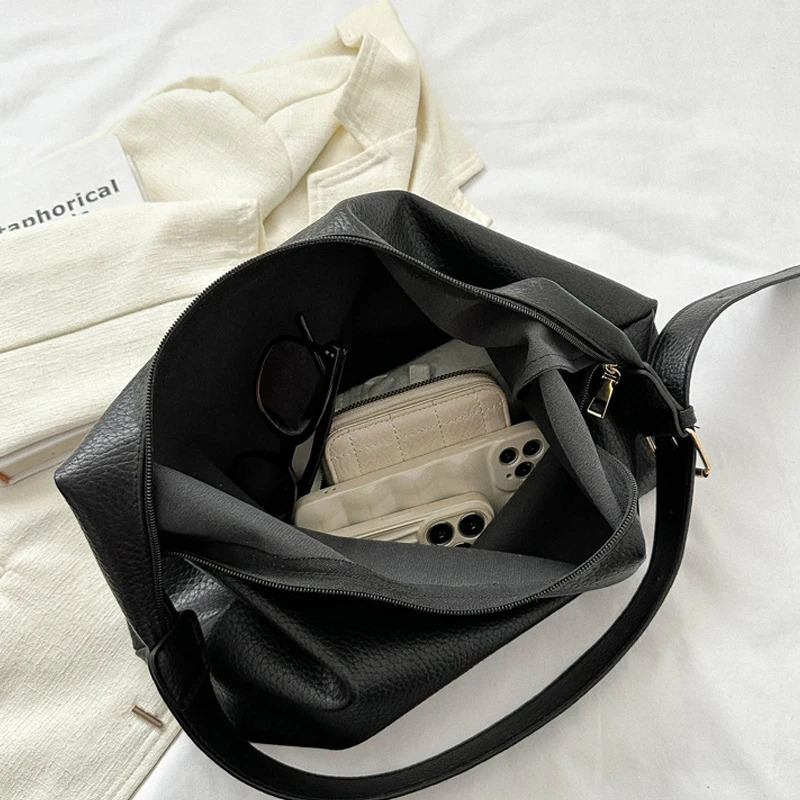 Womens soft PU leather shoulder bag large capacity fashionable clown garbage adjustable strap lower arm handbag 250401